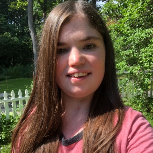 Meet your Posher, Nicole - Picture 1 of 1